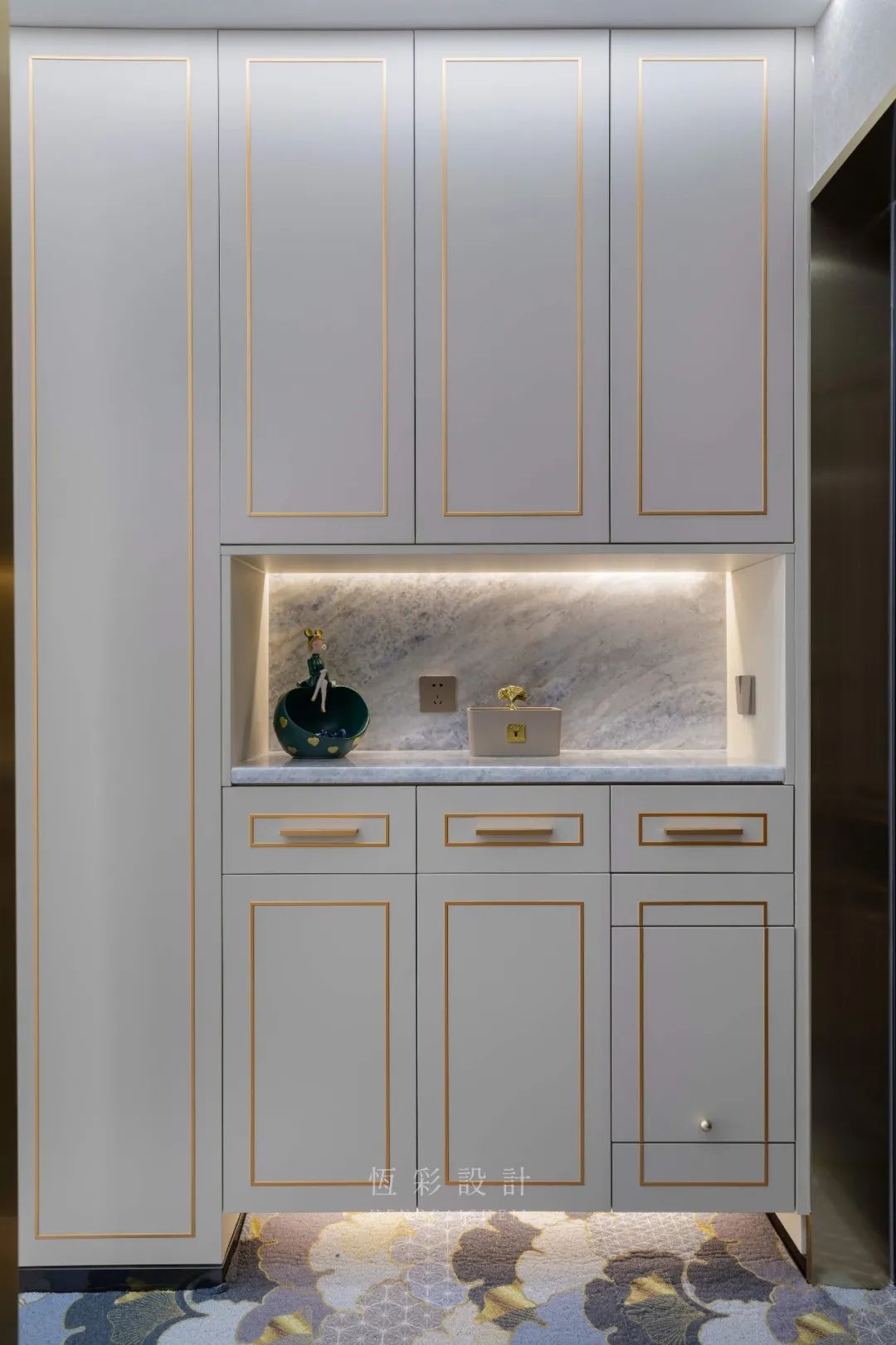 杭州轻奢风格大宅装修效果图 临江花园180方轻奢风装修案例玄关2.jpg