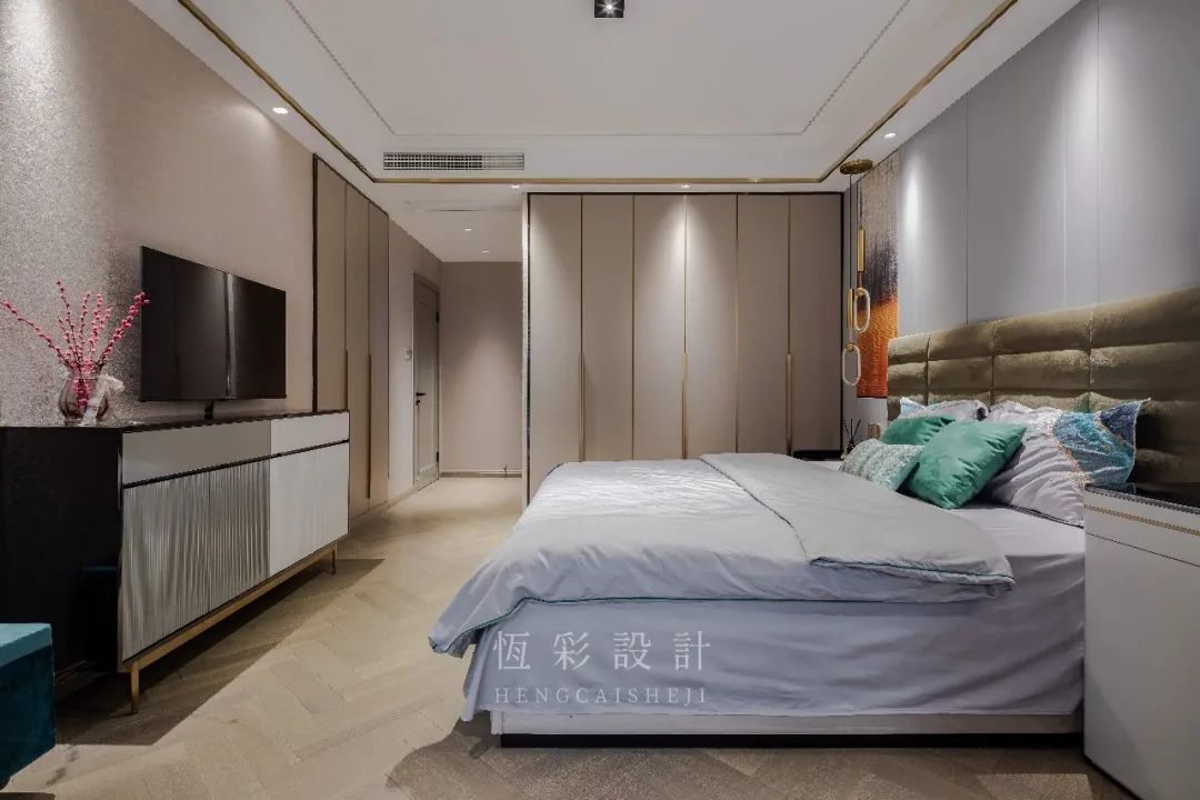 杭州轻奢风格大宅装修效果图 临江花园180方轻奢风装修案例主卧4.jpg