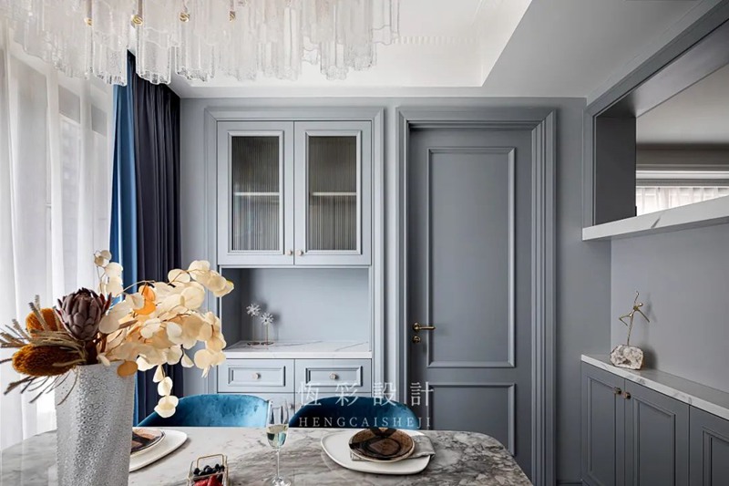 杭州全案设计140平米装修成现代轻奢风格金色时光装修案例